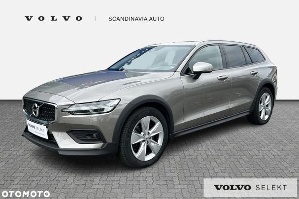 Volvo V60 Cross Country AWD 145 kW image number 1