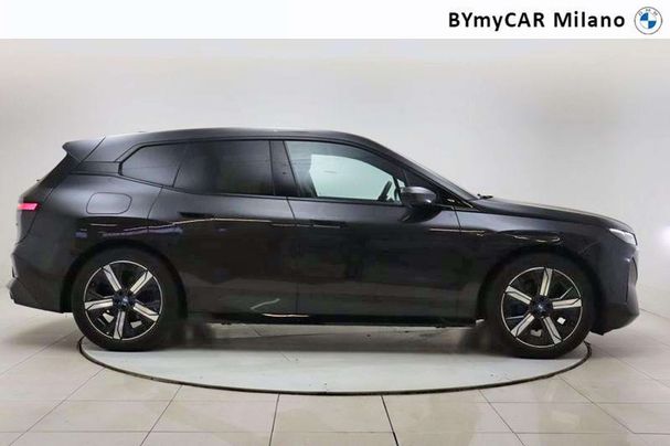 BMW iX xDrive40 240 kW image number 7