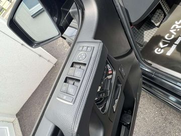 Car image 36