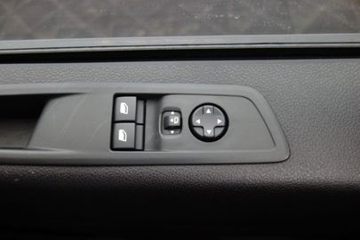 Car image 33