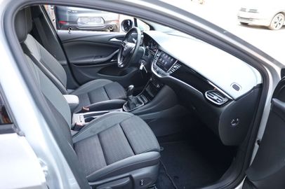 Car image 15