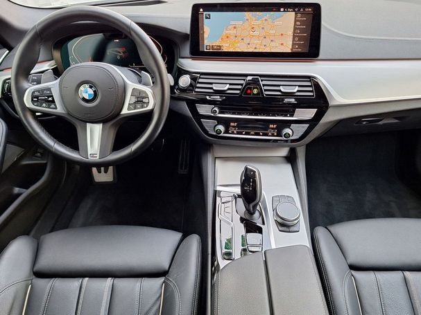 BMW 530d Touring xDrive 210 kW image number 13