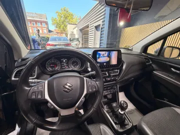 Car image 21