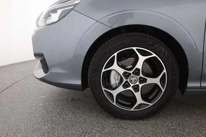 Car image 30