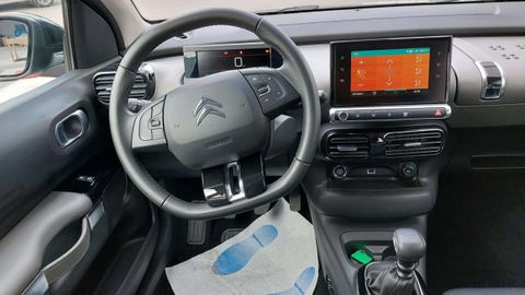 Car image 17