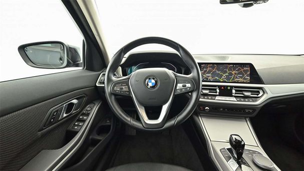 BMW 320d Touring xDrive 140 kW image number 9