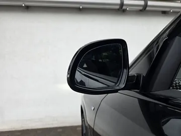 Car image 34