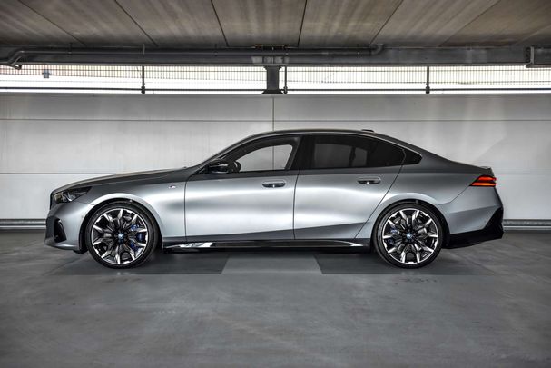 BMW i5 M60 xDrive Pro 442 kW image number 4