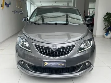 Car image 3