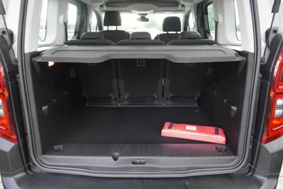 Car image 31