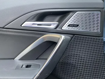 Car image 34