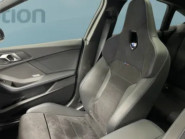 Car image 40