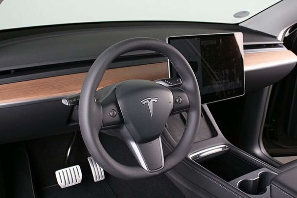 Tesla Model Y Performance 393 kW image number 7