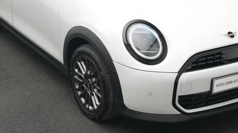 Car image 22