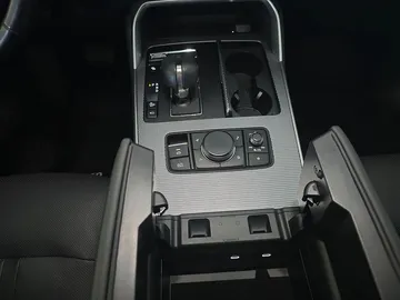 Car image 27