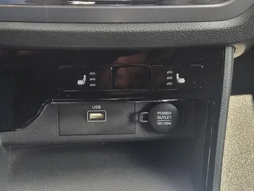 Car image 30