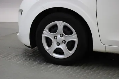 Car image 27