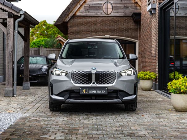 BMW iX1 eDrive20 150 kW image number 3