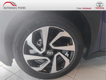 Car image 16