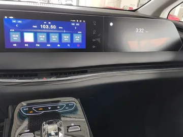 Car image 25