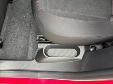 Car image 25