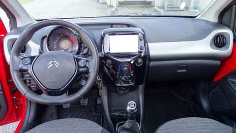 Car image 14