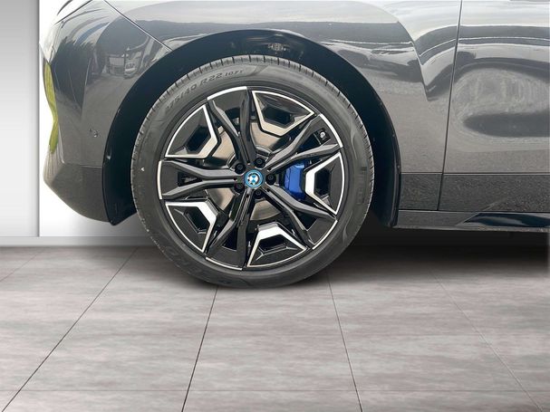 BMW iX xDrive50 385 kW image number 6