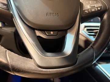 Car image 27