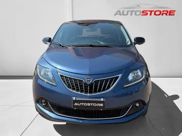 Car image 3