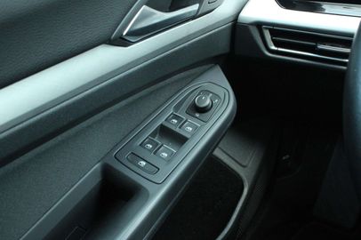 Car image 37