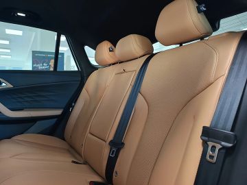 Car image 32