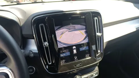 Car image 22