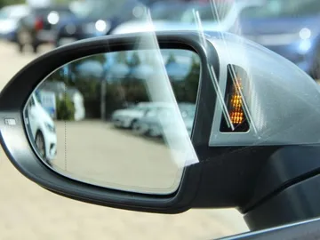 Car image 24