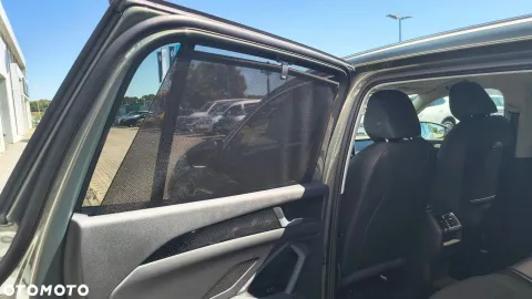 Car image 40