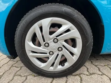 Car image 23