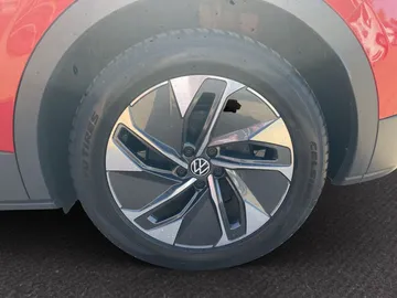 Car image 32