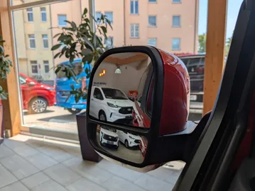 Car image 30