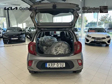 Car image 14