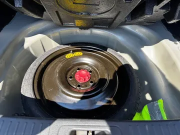 Car image 24