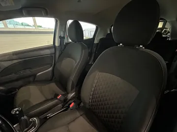 Car image 36