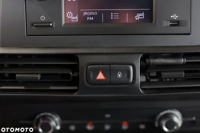 Car image 40