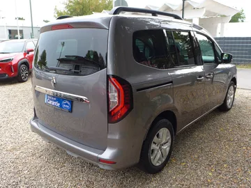 Car image 25