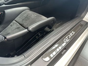 Car image 38