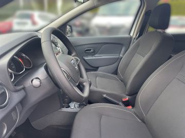 Car image 10