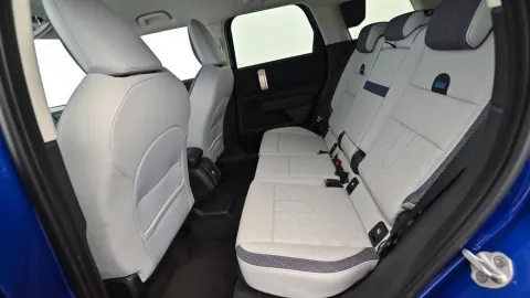 Car image 24