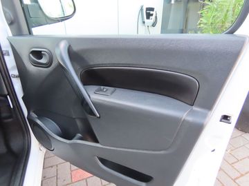 Car image 26