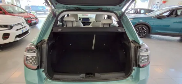 Car image 27