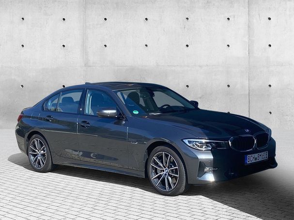 BMW 330 Sport Line xDrive 185 kW image number 2