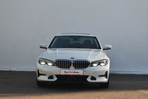 BMW 320d xDrive 140 kW image number 3