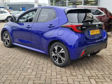 Car image 5